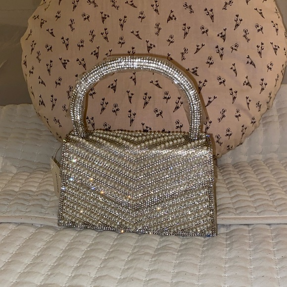 NWT Francesca’s Pearl & Rhinestone Embellished Gold Formal Purse - Picture 10 of 12